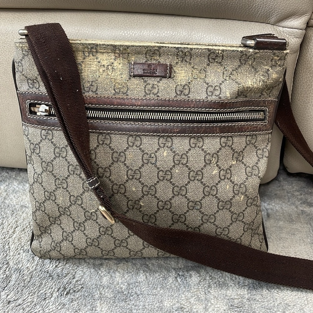 Gucci GG Supreme Crossbody Messenger Bag Brown Tan Monogram Unisex Flat